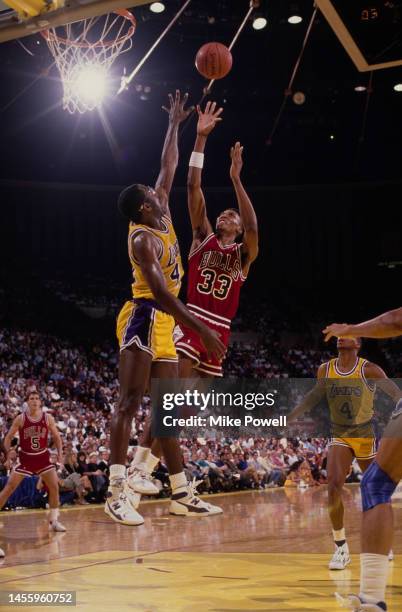 Scottie Pippen, Small Forward for the Chicago Bulls attempts a one handed lay up shot to the basket over James Worthy, Small Forward and Power...