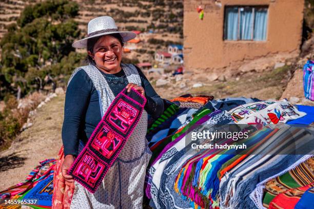 bolivian woman selling souvenirs, isla del sol, bolivia - bolivia workers stock pictures, royalty-free photos & images