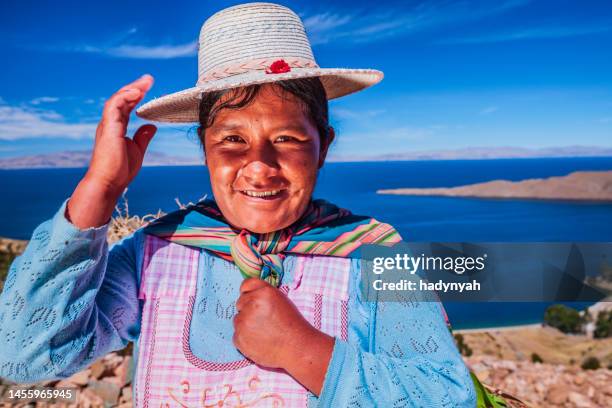 aymara woman on isla del sol, lake titicaca, bolivia - bolivia daily life stock pictures, royalty-free photos & images