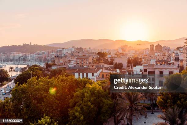 sunset in palma de mallorca, high angle view, mallorca island, spain - palma maiorca stockfoto's en -beelden