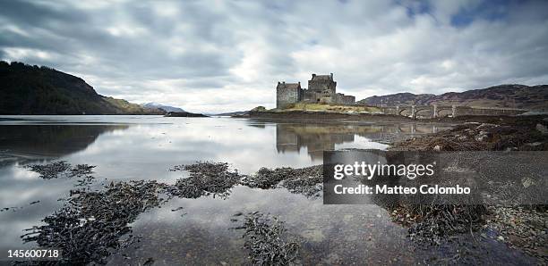 eilean donan castle - eilean donan castle stock-fotos und bilder