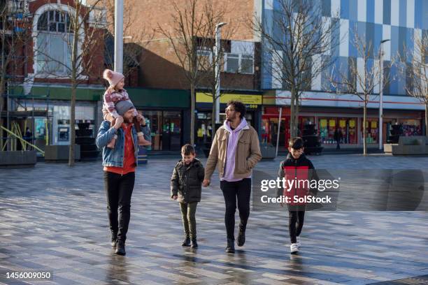 look at you on daddy's shoulders - walkers spell & go stock pictures, royalty-free photos & images