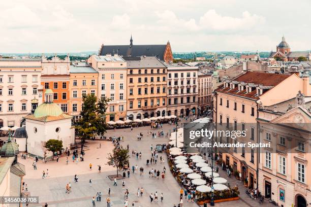 rynek glowny square aerial view, krakow, poland - cracóvia - fotografias e filmes do acervo