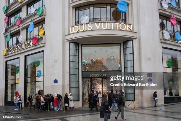 665 Louis Vuitton Champs Elysées Stock Photos, High-Res Pictures