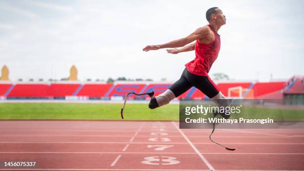 disabled male runner on prosthetic leg - amputee running stock pictures, royalty-free photos & images