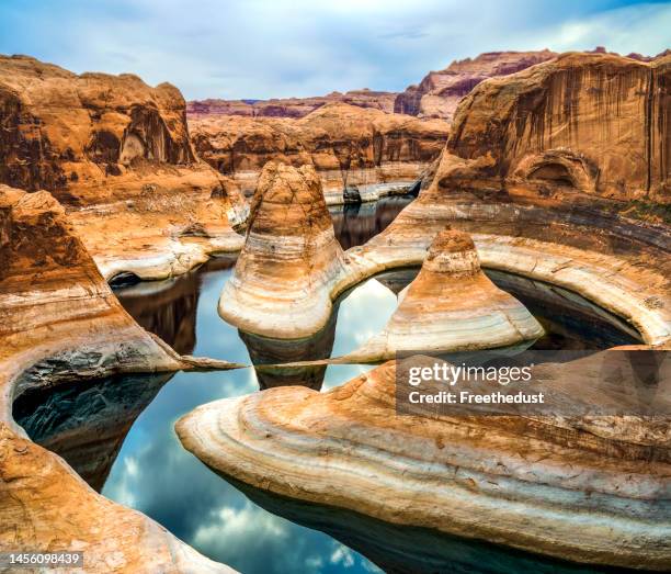 reflection canyon - formazione rocciosa foto e immagini stock