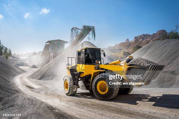 phosphate mine processing mill - bulldozer foto e immagini stock
