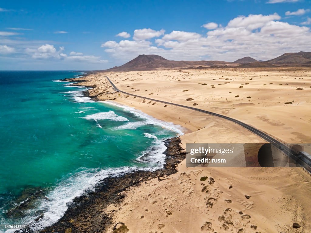 Luftaufnahme des Strandes Alzada im Corralejo Park, Fuerteventura, Kanarische Inseln