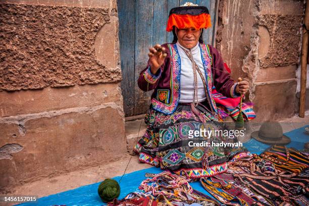 peruvian woman selling souvenirs at inca ruins, pisac, sacred valley, peru - pisac district stock pictures, royalty-free photos & images