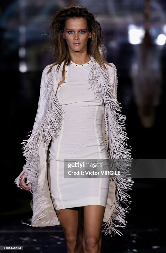 Carmen Kass walks the runway during the Versace Ready to Wear... News ...
