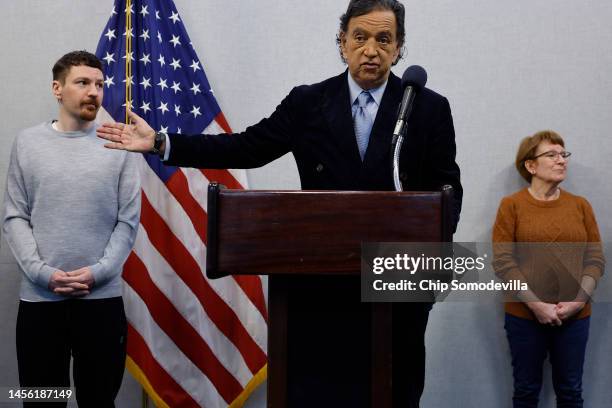 Former U.S. Ambassador to the United Nations Bill Richardson speaks during a news conference with Taylor Dudley and his mother Shelley VanConant of...