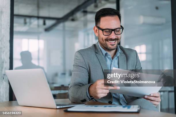 businessman working in the office. - boekhouding stockfoto's en -beelden