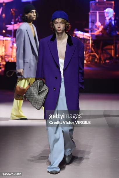 Model walks the runway during the Gucci Ready to Wear Fall/Winter 2023-2024 fashion show as part of the Milan Men Fashion Week on January 13, 2022 in...