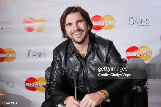 Singer Juanes attends his Press Reception at Museo de Arte de Puerto Rico on June 2, 2012 in San Juan, Puerto Rico.