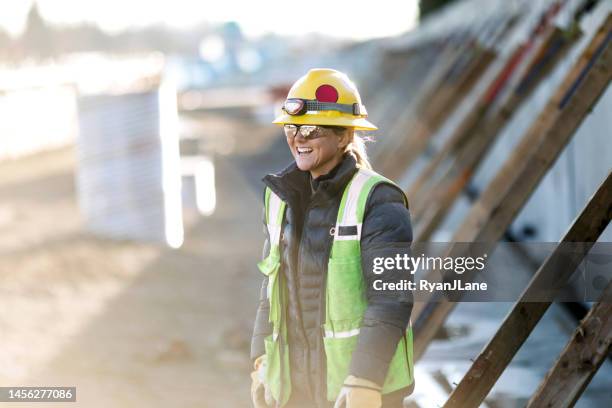 woman working in construction industry - byggarbetare bildbanksfoton och bilder