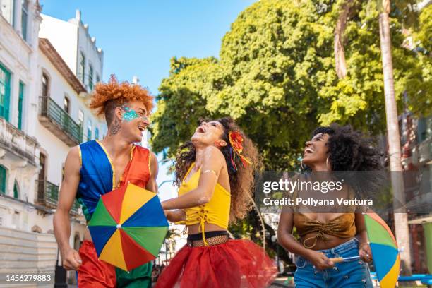 karneval in recife - carnaval brasil stock-fotos und bilder