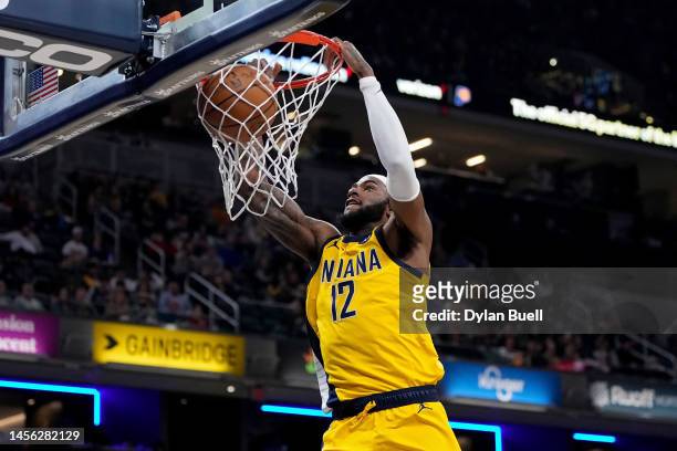 Oshae Brissett of the Indiana Pacers dunks the ball in the second quarter of the game against the Atlanta Hawks at Gainbridge Fieldhouse on January...