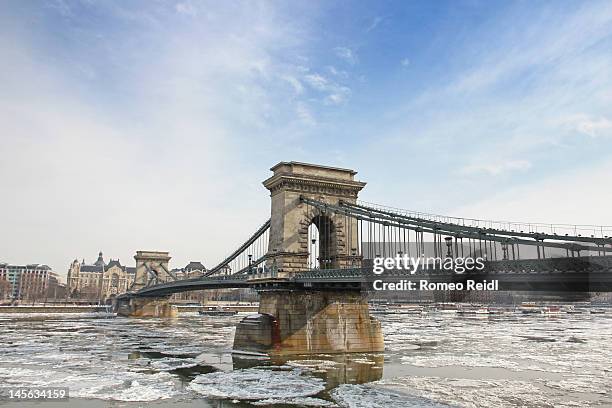 chain bridge in winter - budapest winter stock pictures, royalty-free photos & images