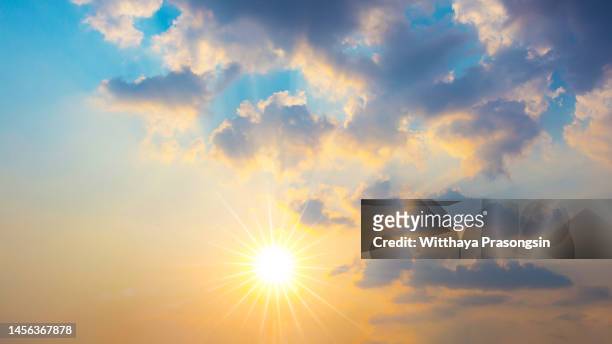 blue sky with sun - sol fotografías e imágenes de stock
