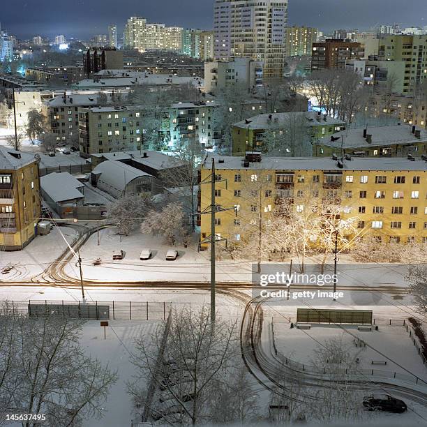 living houses in night - ekaterinburgo imagens e fotografias de stock