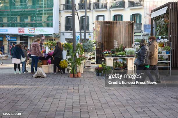 Woman buys flowers at a stall in Tirso de Molina square, on 14 January, 2023 in Madrid, Spain. On January 14 in Madrid . The Tirso de Molina Flower...