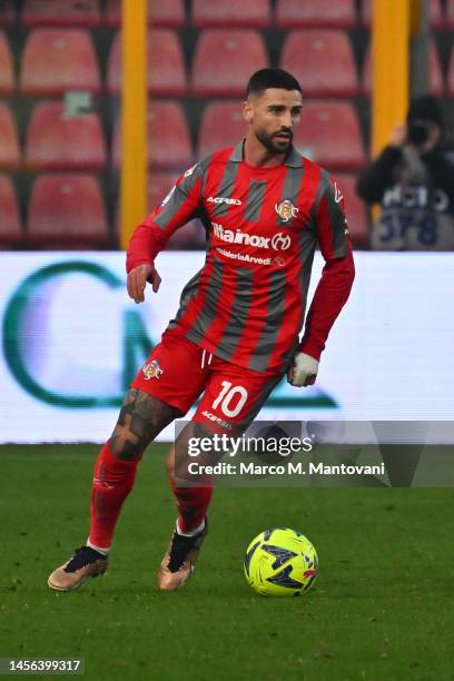 Cristian Buonaiuto of US Cremonese competes during the Serie A match between US Cremonese and AC Monza at Stadio Giovanni Zini on January 14, 2023 in...