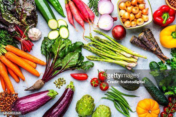 fresh healthy organic vegetables background - tom hale imagens e fotografias de stock