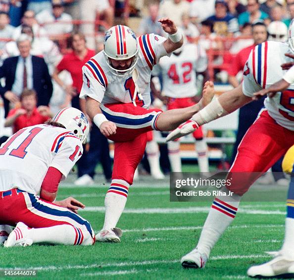 New England Patriots barefoot Kicker Tony Franklin during game action