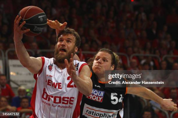 Anton Gavel of Bamberg shoots against John Bryant of Ulm during game 1 of the Beko BBL finals between Brose Baskets and ratiopharm Ulm at Stechert...