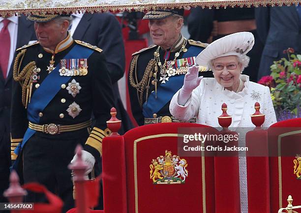 Prince Charles, Prince of Wales, Prince Philip, Duke of Edinburgh and Queen Elizabeth II wave from the Spirit of Chartwell during the Diamond Jubilee...