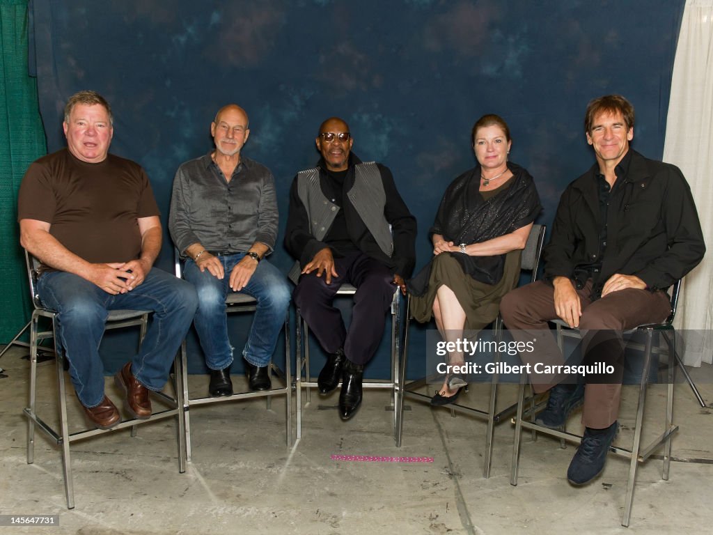 Wizard World Philadelphia Comic Con 2012 - Day 4