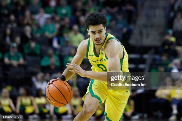 Will Richardson of the Oregon Ducks dribbles the ball during the first half against the Arizona Wildcats at Matthew Knight Arena on January 14, 2023...