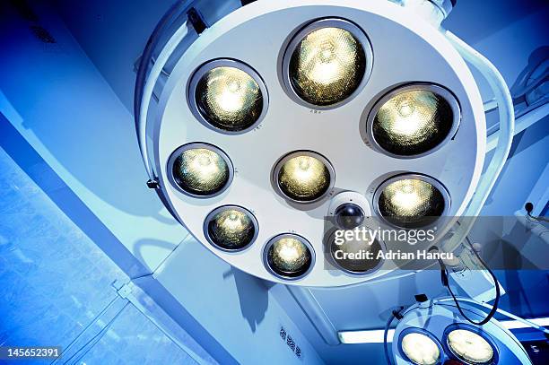 surgical lamps in operation room - medical equipment hospital stock pictures, royalty-free photos & images