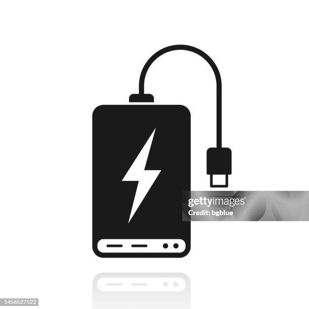 powerbank. symbol mit reflexion auf weißem hintergrund - powerbank stock-grafiken, -clipart, -cartoons und -symbole