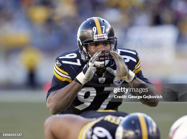 Linebacker Kendrell Bell of the Pittsburgh Steelers calls out to teammates as he looks on from the field during a game against the Arizona Cardinals...