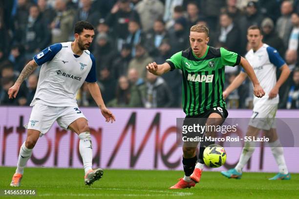 Danilo Cataldi of SS Lazio compete for the ball with Davide Frattesi of US Sassuolo during the Serie A match between US Sassuolo and SS Lazio at...