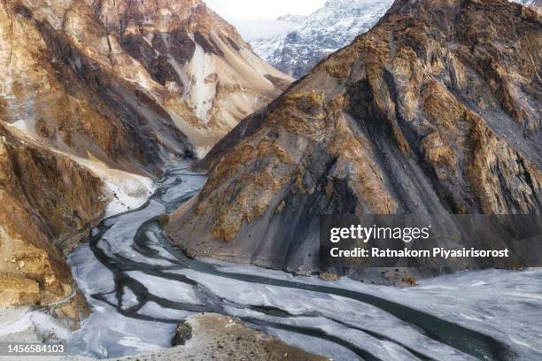 aerial drone landscape of passu valley with hunza river and karakoram range mountain, gilgit-baltistan, north pakistan. - karakoram bildbanksfoton och bilder