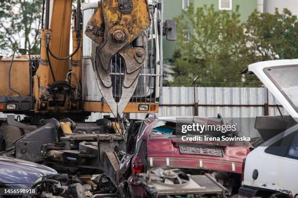 Car Demolition Machine 1,590 Car Demolition Stock Photos, High-Res Pictures, and Images ...