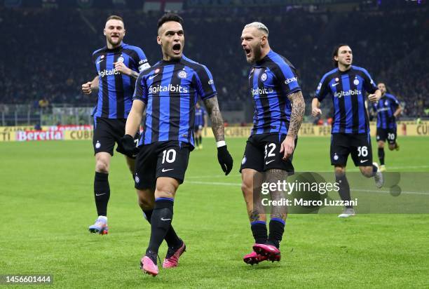 Lautaro Martinez of FC Internazionale celebrates with his team-mates after scoring the opening goal during the Serie A match between FC...