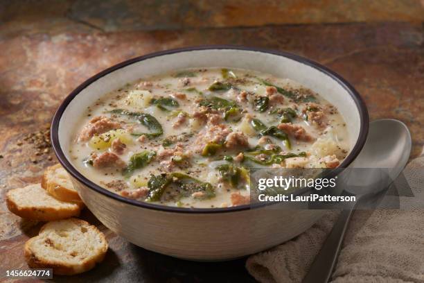 nachahmer zuppa toscana suppe - eintopf von oben stock-fotos und bilder