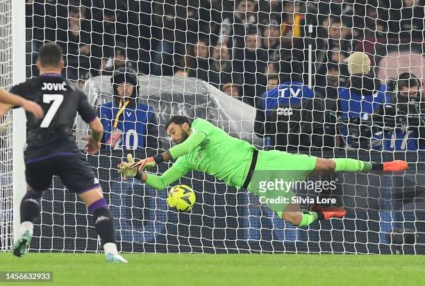 Rui Patricio goalkeeper of AS Roma catches the ball during the Serie A match between AS Roma and ACF Fiorentina at Stadio Olimpico on January 15,...
