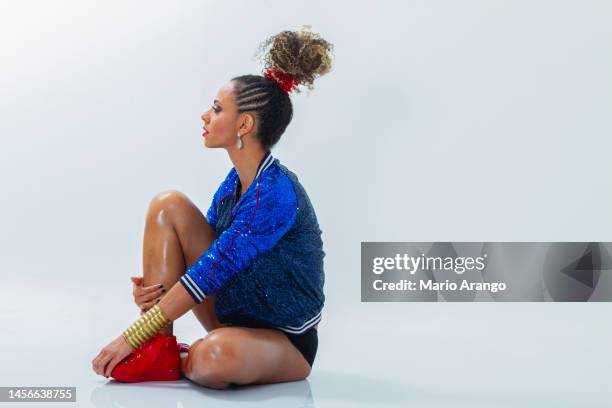 Four Color Portrait Singer 165,033 Portrait Singer Female Stock Photos, High-Res Pictures, and ...