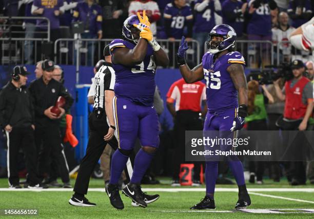 Dalvin Tomlinson of the Minnesota Vikings reacts after a tackle during the third quarter against the New York Giants in the NFC Wild Card playoff...
