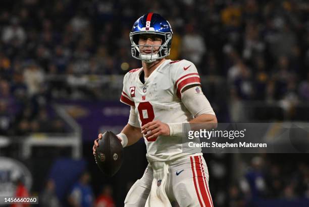 Daniel Jones of the New York Giants looks to pass during the fourth quarter against the Minnesota Vikings in the NFC Wild Card playoff game at U.S....