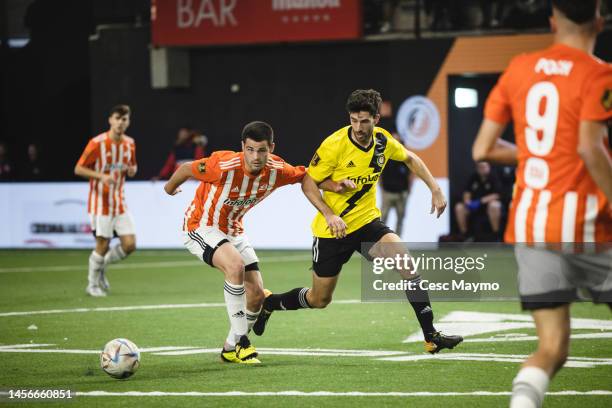 Iñaki, player for the Xbuyer Team, and Dídac Vilà, player for the Rayo de Barcelona team, dispute the ball during the third day of the Kings League...