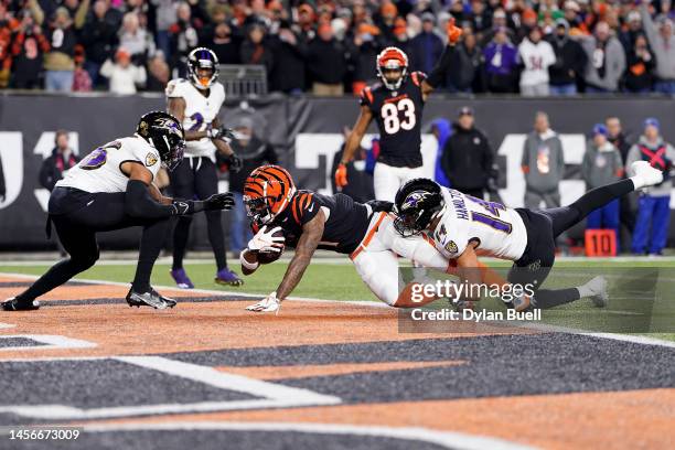 Ja'Marr Chase of the Cincinnati Bengals scores a 7 yard touchdown against the Baltimore Ravens during the second quarter in the AFC Wild Card playoff...