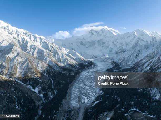 passu glacier. karakorum region. passu peak is situated in the back side of the glacier.northern pakistan. - gletsjer stockfoto's en -beelden