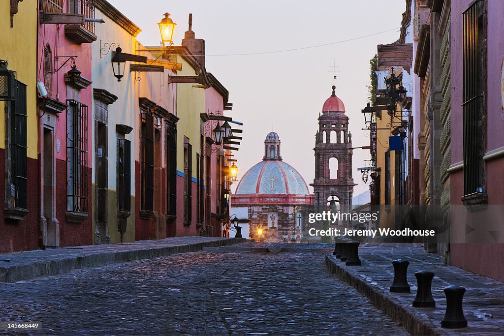 Church of San Francisco, looking up Recreo