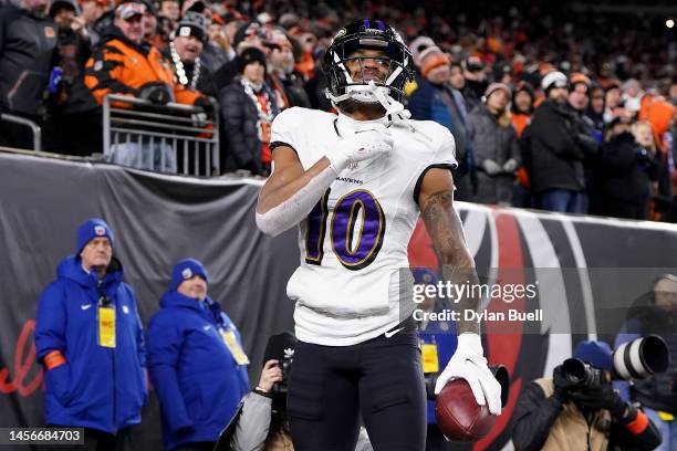 Demarcus Robinson of the Baltimore Ravens celebrates after scoring a 41 yard touchdown against the Cincinnati Bengals during the third quarter in the...