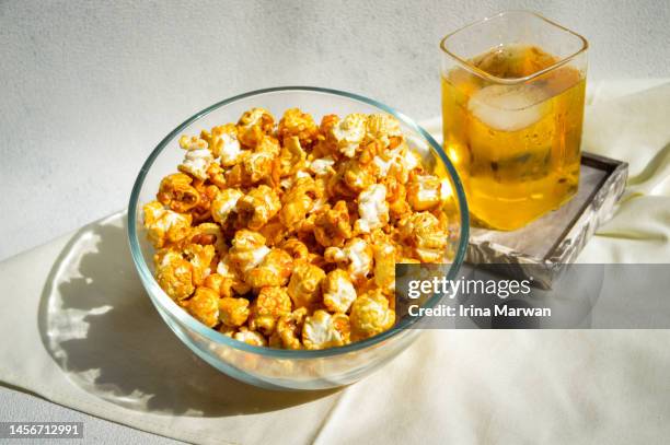 eating caramel popcorn - amateur theater fotografías e imágenes de stock